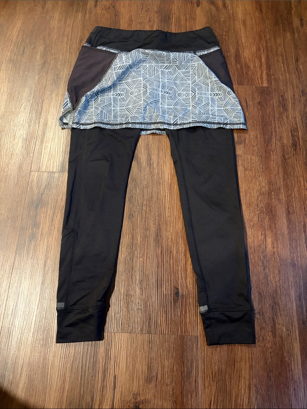 Athleta Powder Peak 2 in 1 leggings size Medium